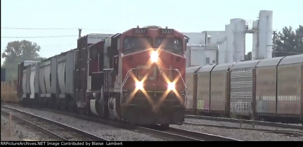 CN A431 passes NS 285